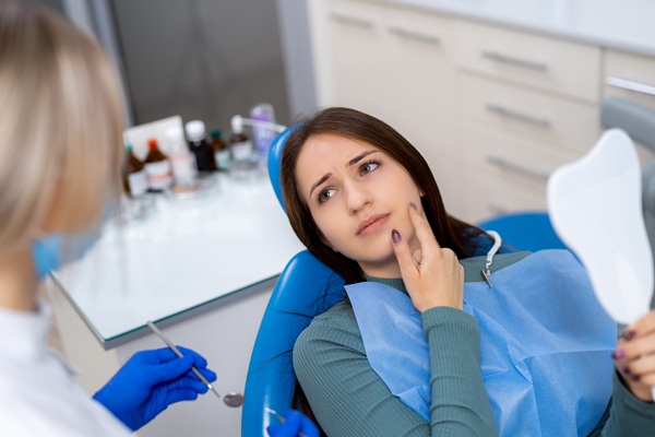 Three Tips An Emergency Dentist Recommends To Remedy Toothaches
